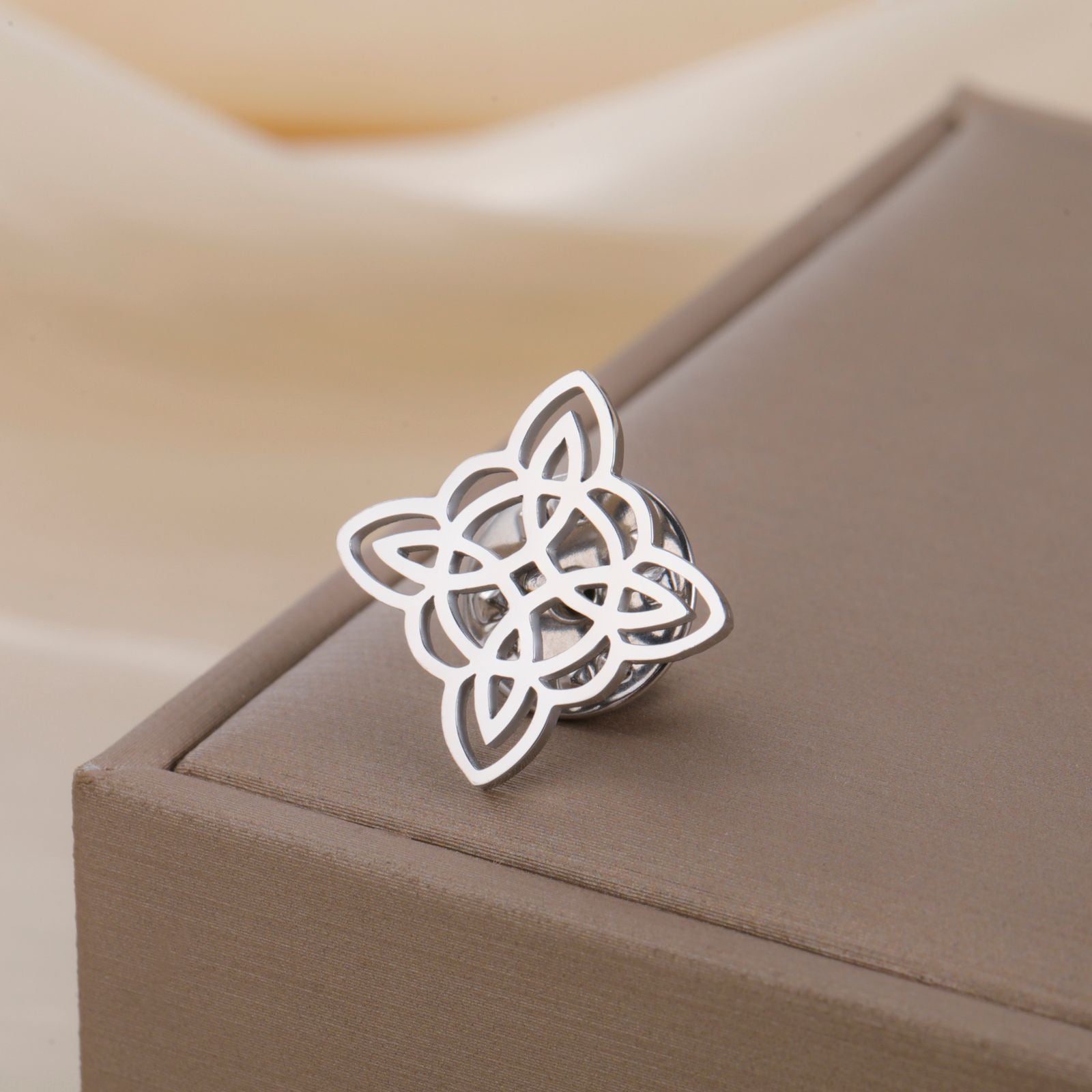 Skyrim Amulet Witch Knot Brooch - Stainless Steel Badge Pin