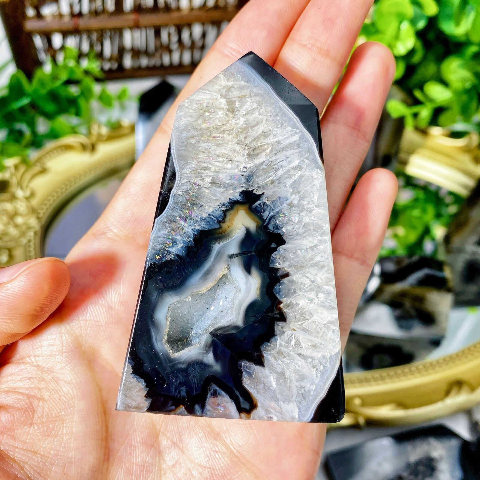 Black Sardonyx Geode Agate Point - Natural Crystal Decor