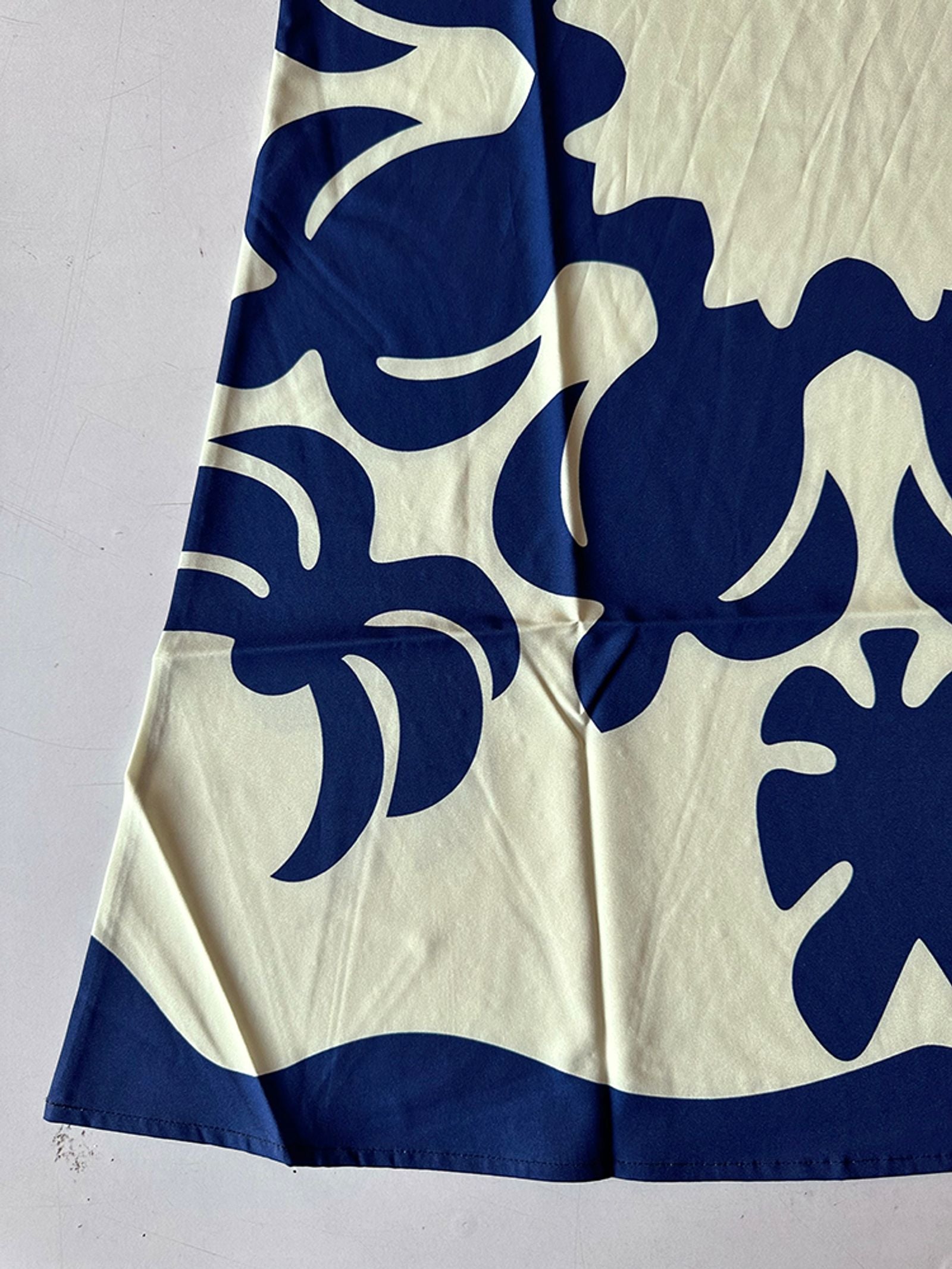 V-neck Sleeveless Printed Medium Length Dress