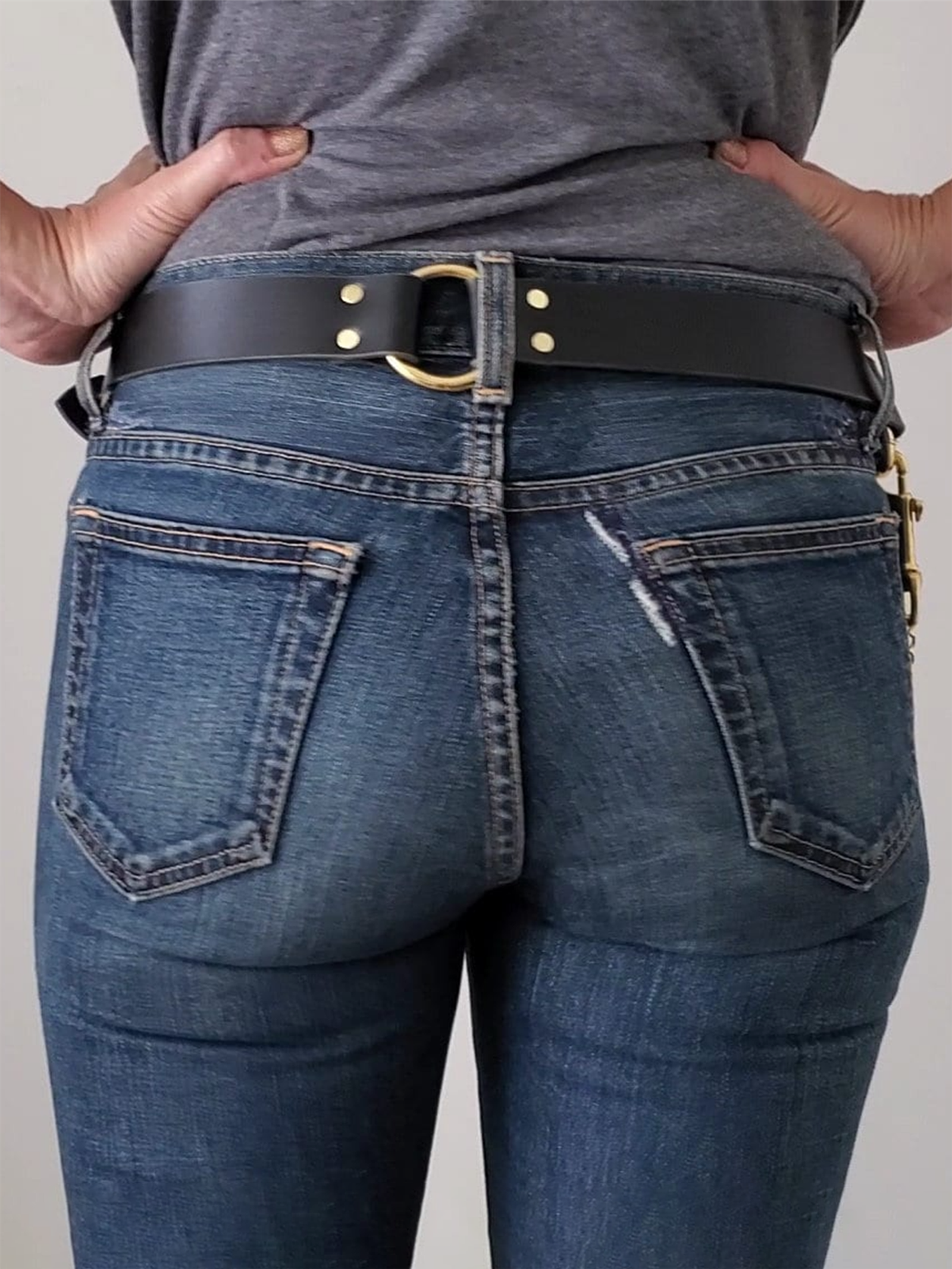 Fashionable Wide Decorative PU Belt with Chain Pendant