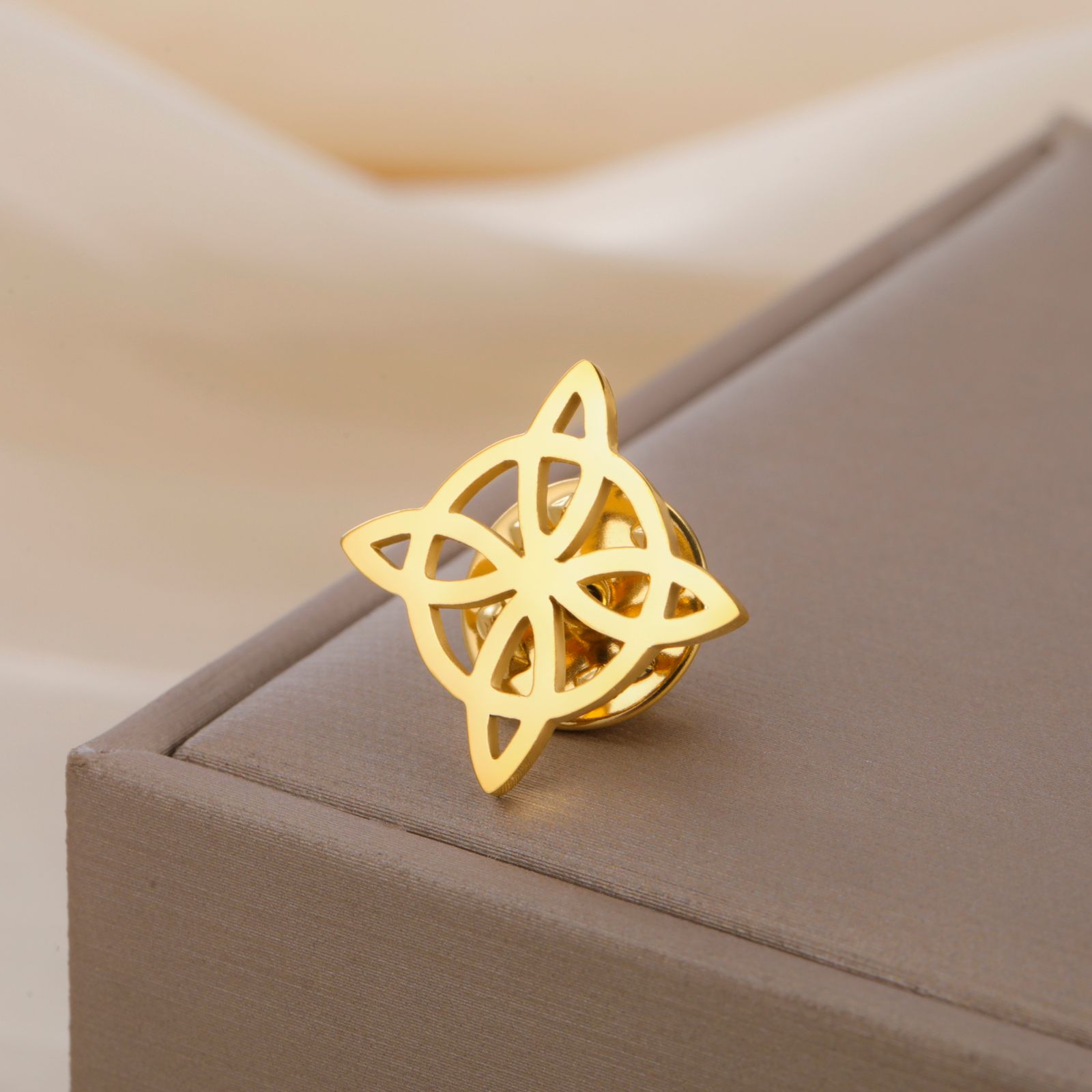 Skyrim Amulet Witch Knot Brooch - Stainless Steel Badge Pin