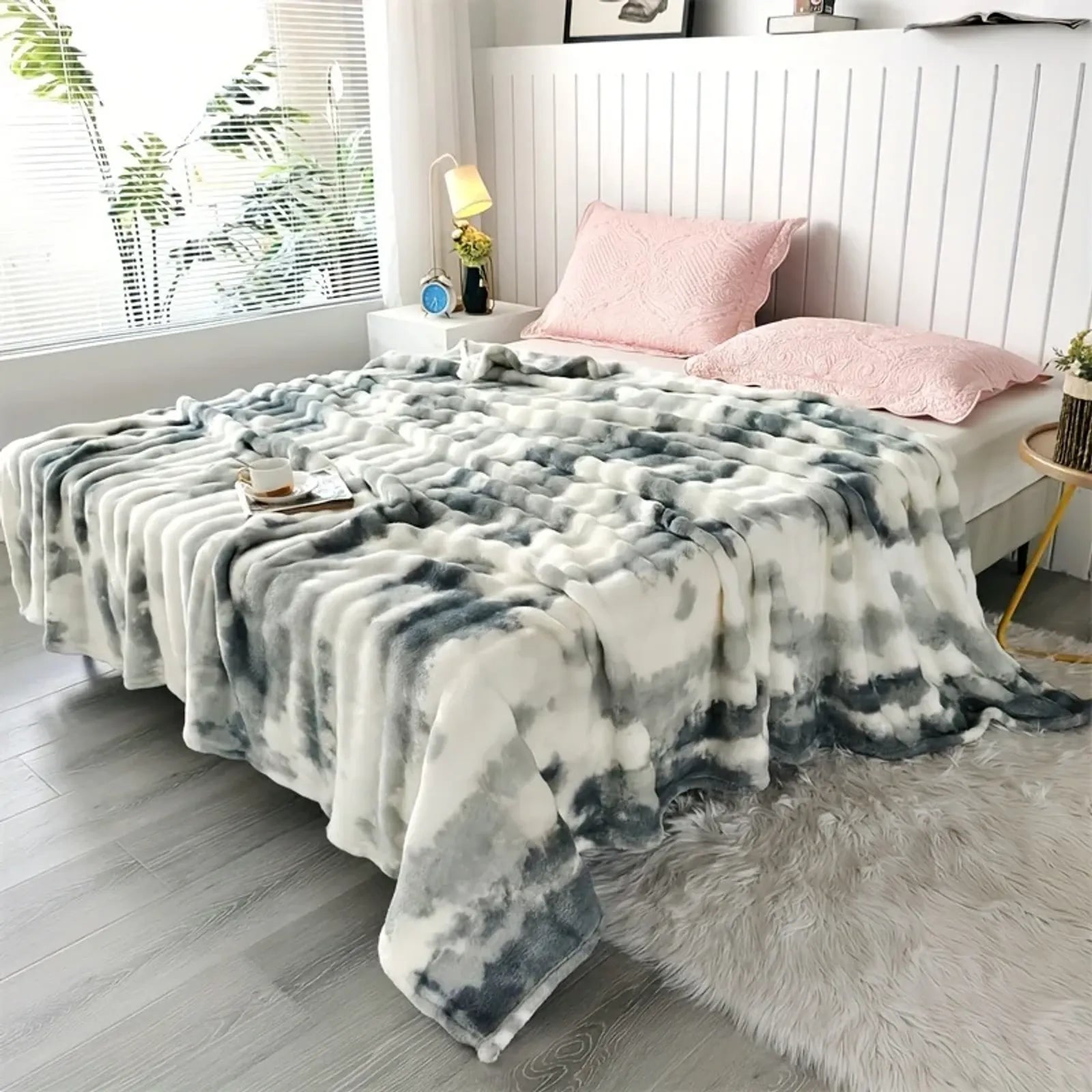 Luxurious Faux Rabbit Fur Bed Blanket - Soft and Warm Throw