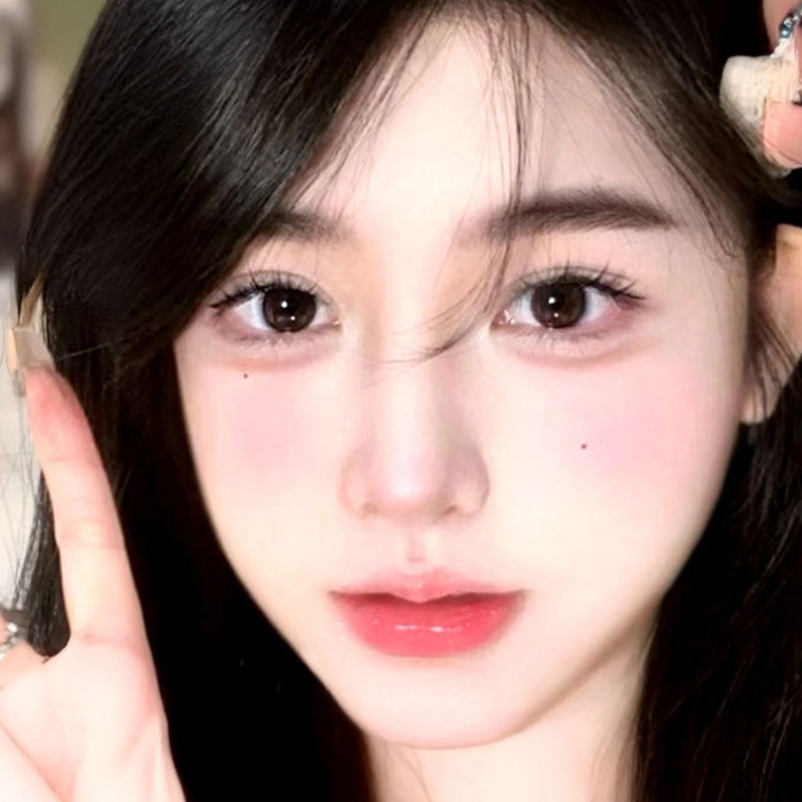 Natural False Eyelashes for Eye-Lifting Effect