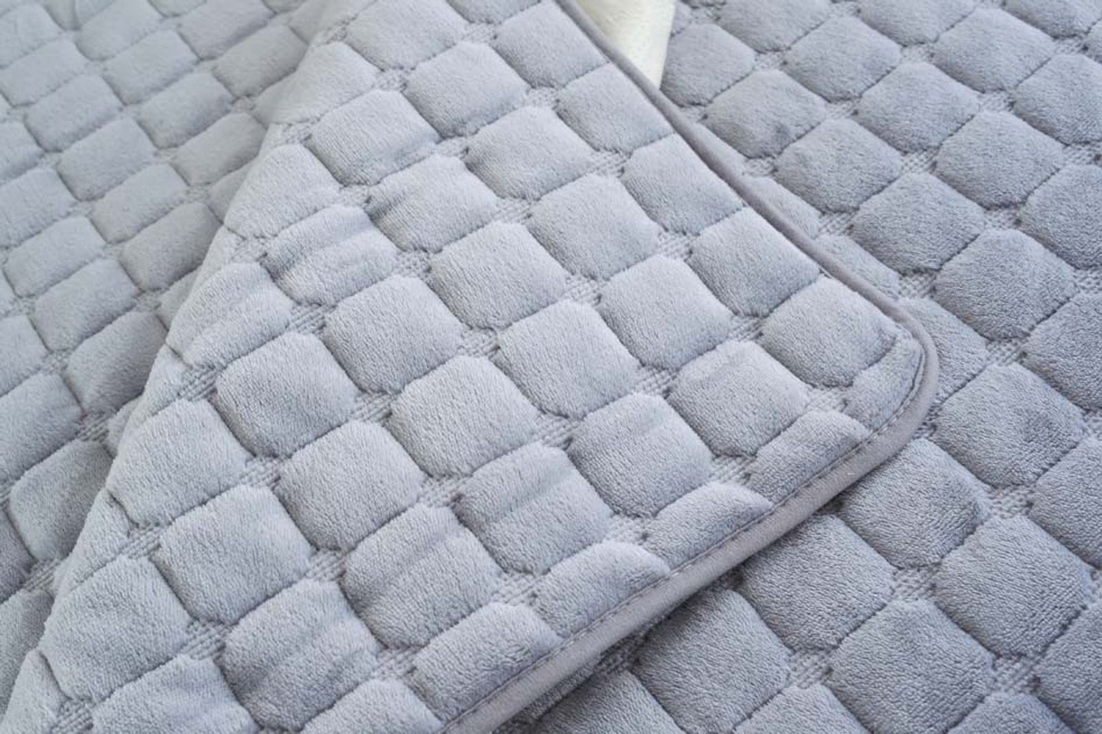 Solid Color Red Soft Thicken Flannel Quilted Sofa Cover