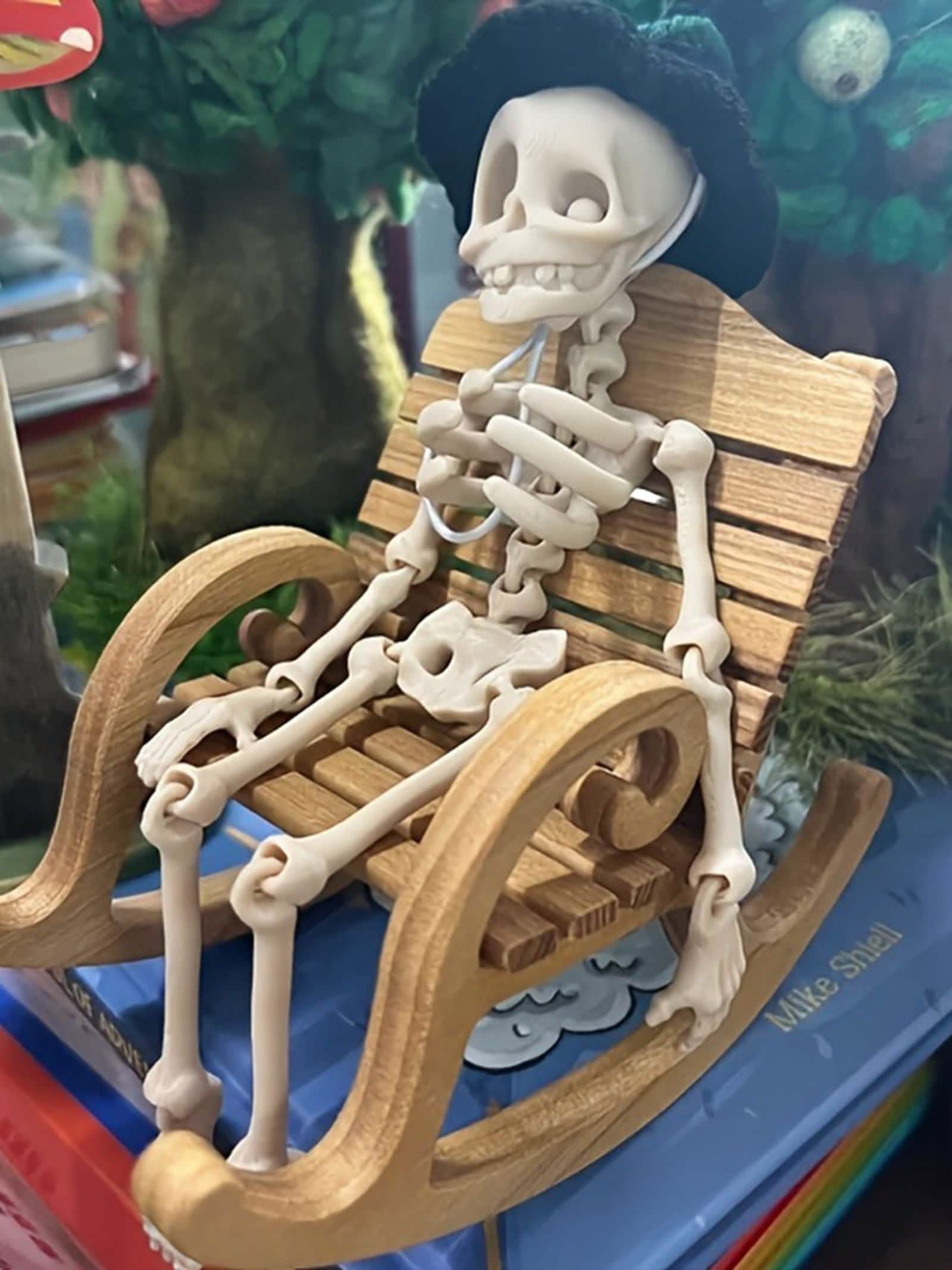 Poseable Skull Fridge Magnet for Quirky Kitchen Decor